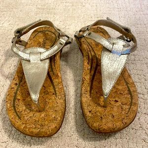 EUC Aetrex pale gold flat sandal. Size 35